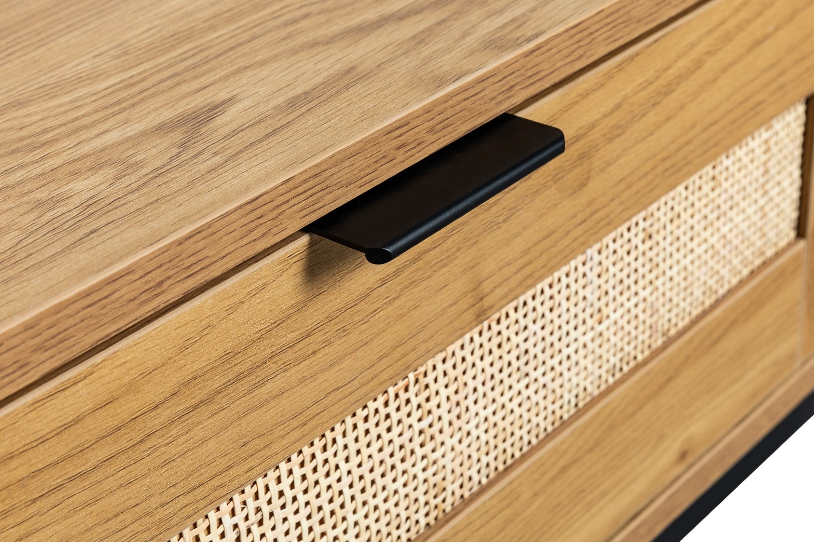 praktyczny stolik kawowy z szuflada w stylu boho capri